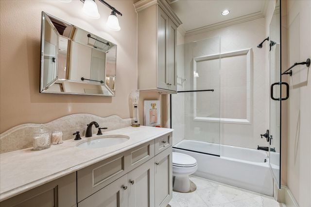 135 Calle Catalina Place, Houston, TX 77007