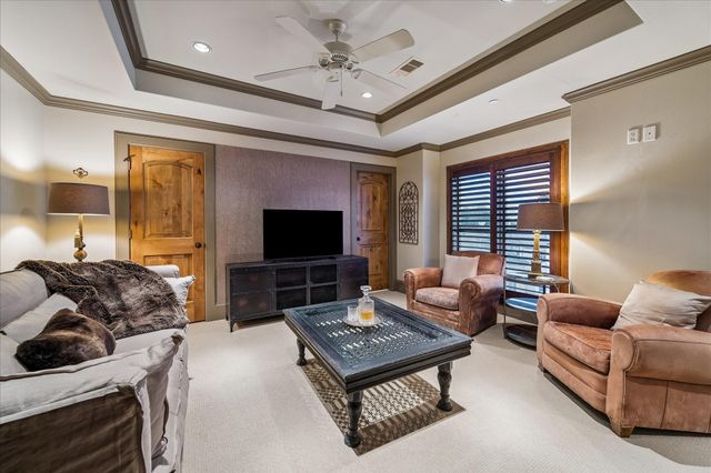 135 Calle Catalina Place, Houston, TX 77007