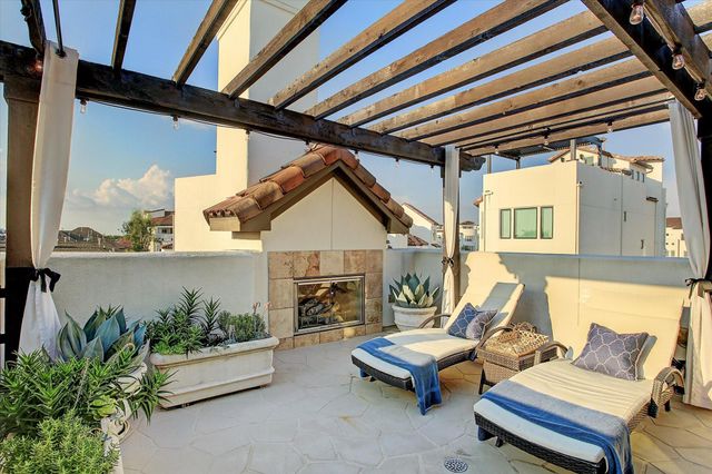 135 Calle Catalina Place, Houston, TX 77007