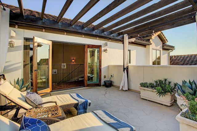 135 Calle Catalina Place, Houston, TX 77007