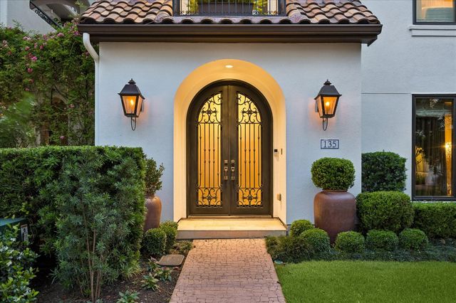 135 Calle Catalina Place, Houston, TX 77007