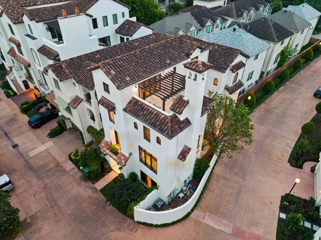 135 Calle Catalina Place, Houston, TX 77007