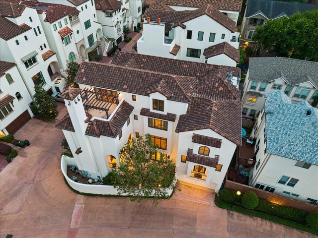 135 Calle Catalina Place, Houston, TX 77007