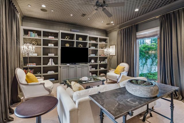 135 Calle Catalina Place, Houston, TX 77007