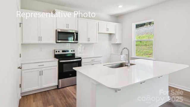 572 Dazzle Loop, Newton, NC 28658