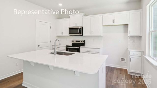 572 Dazzle Loop, Newton, NC 28658