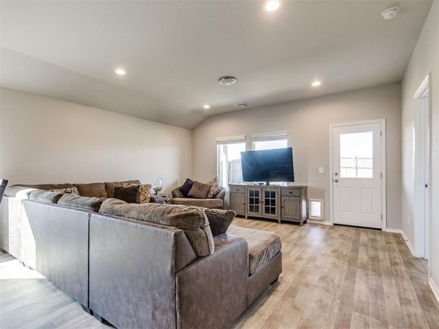 10421 NW 24th Terrace, Yukon, OK 73099