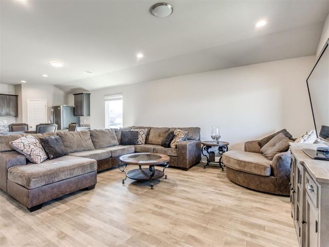 10421 NW 24th Terrace, Yukon, OK 73099