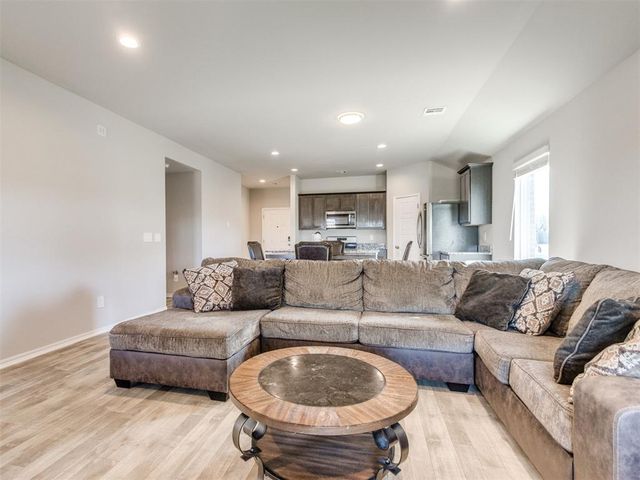 10421 NW 24th Terrace, Yukon, OK 73099