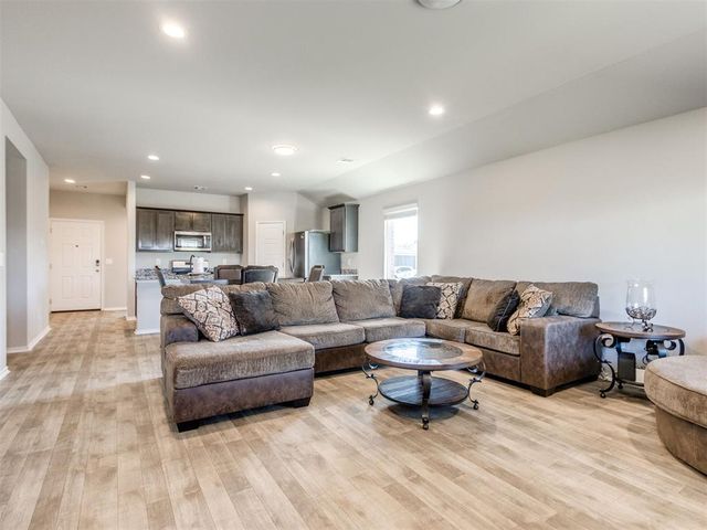 10421 NW 24th Terrace, Yukon, OK 73099