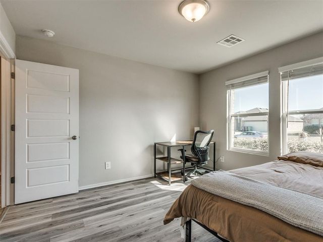 10421 NW 24th Terrace, Yukon, OK 73099