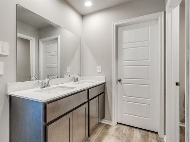 10421 NW 24th Terrace, Yukon, OK 73099