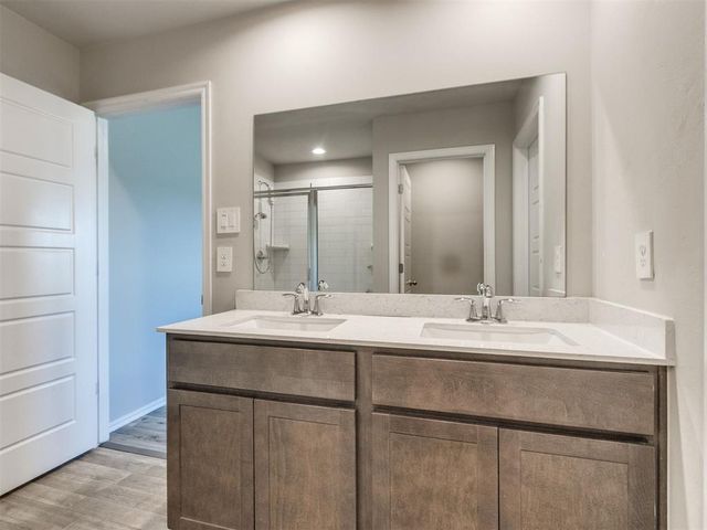 10421 NW 24th Terrace, Yukon, OK 73099