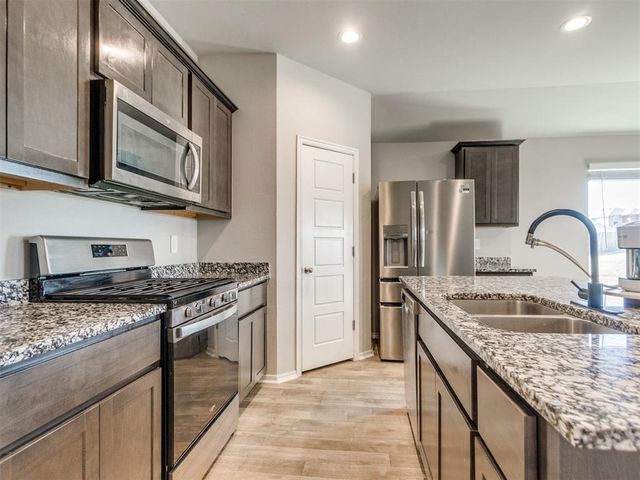 10421 NW 24th Terrace, Yukon, OK 73099