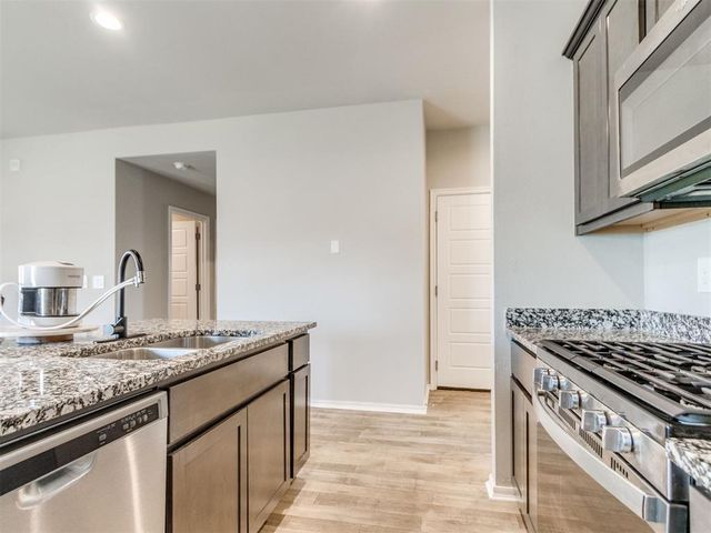 10421 NW 24th Terrace, Yukon, OK 73099