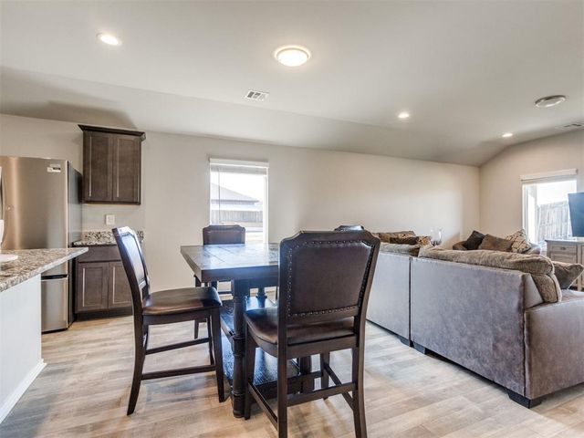 10421 NW 24th Terrace, Yukon, OK 73099