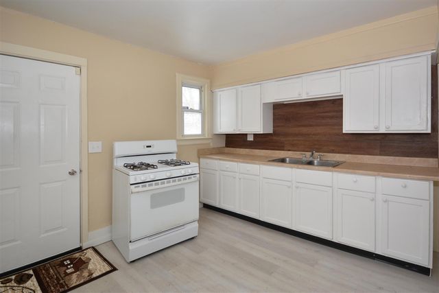 80 Vineyard Avenue, Battle Creek, MI 49037