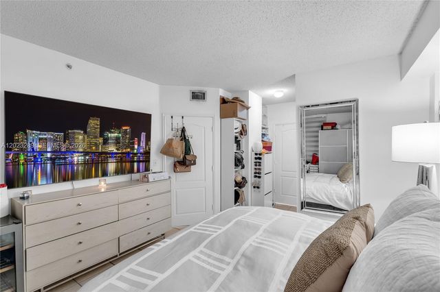 5077 NW 7th Street 517, Miami, FL 33126