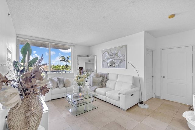 5077 NW 7th Street 517, Miami, FL 33126
