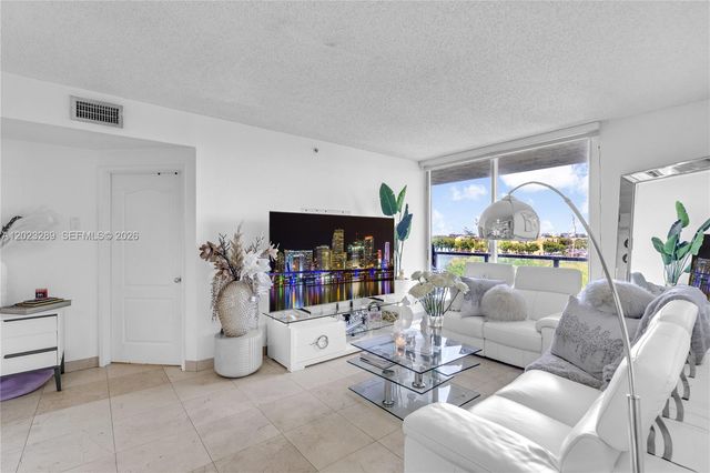 5077 NW 7th Street 517, Miami, FL 33126