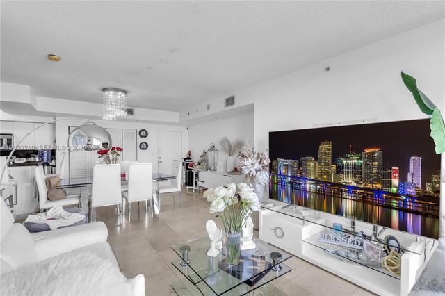 5077 NW 7th Street 517, Miami, FL 33126