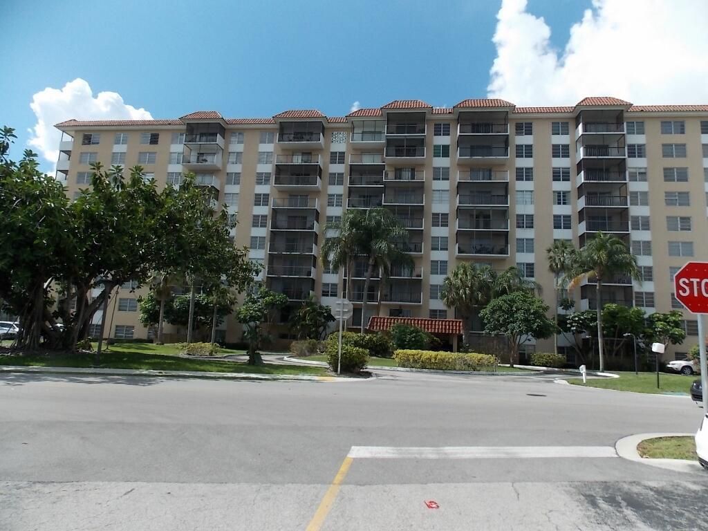 4174 Inverrary Drive 603, Lauderhill, FL 33319