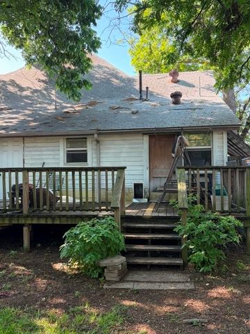 504 W Wardville Street, Cleburne, TX 76033