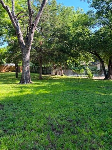 504 W Wardville Street, Cleburne, TX 76033