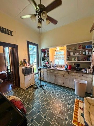 504 W Wardville Street, Cleburne, TX 76033