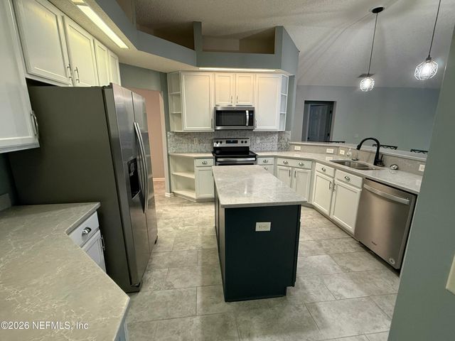 9339 WHISPER GLEN Drive, Jacksonville, FL 32222