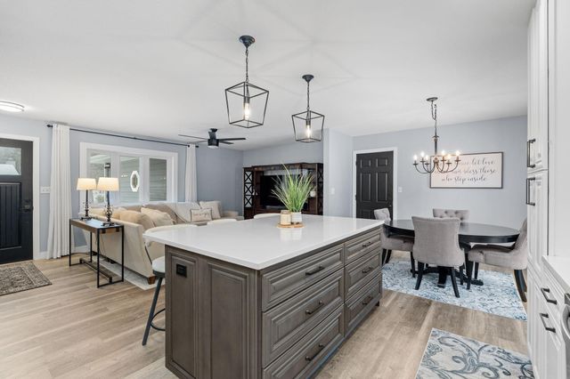 2129 Arkwright Street, Maplewood, MN 55117