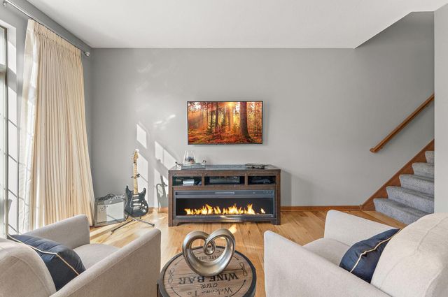 8139 Oakview Lane N, Maple Grove, MN 55369