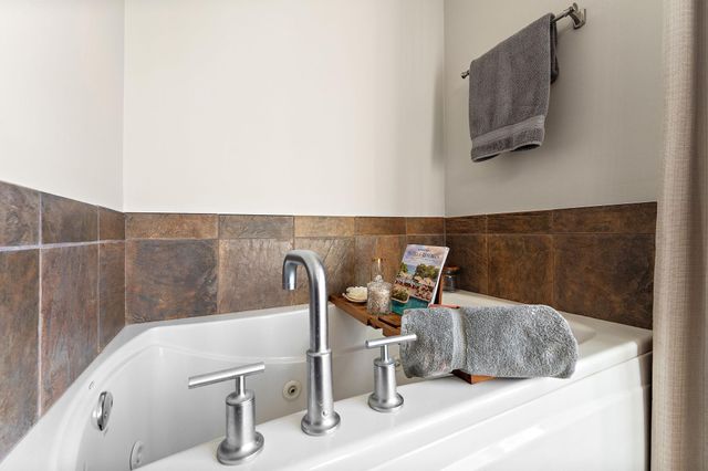 8139 Oakview Lane N, Maple Grove, MN 55369