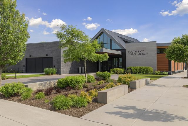 8139 Oakview Lane N, Maple Grove, MN 55369