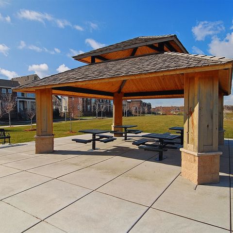 8139 Oakview Lane N, Maple Grove, MN 55369