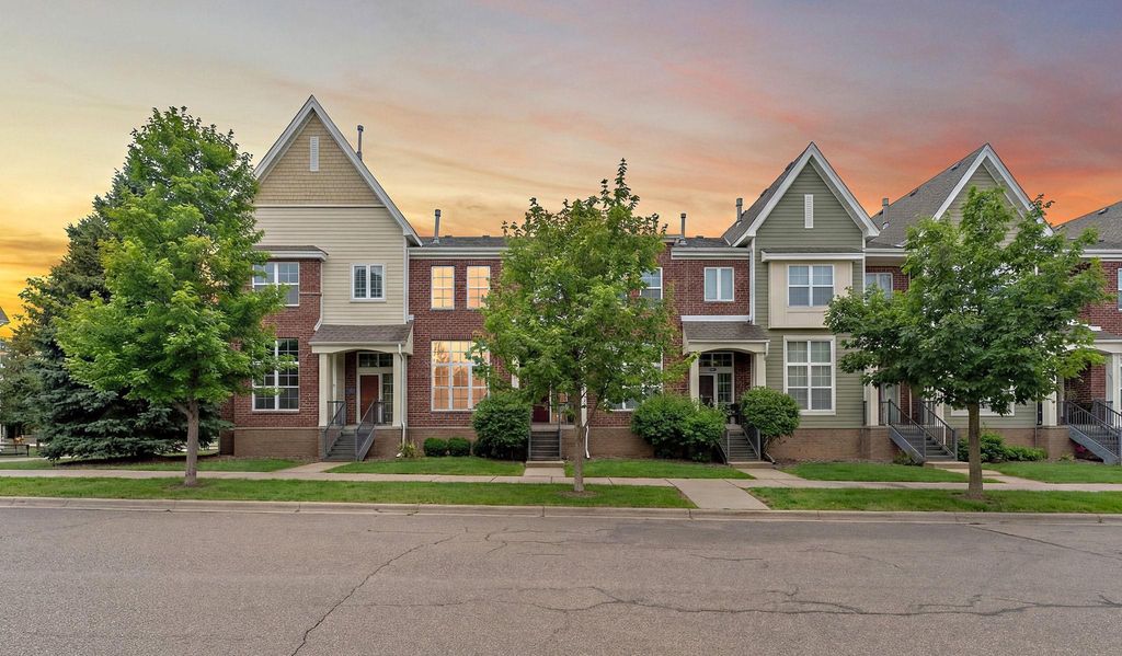 8139 Oakview Lane N, Maple Grove, MN 55369