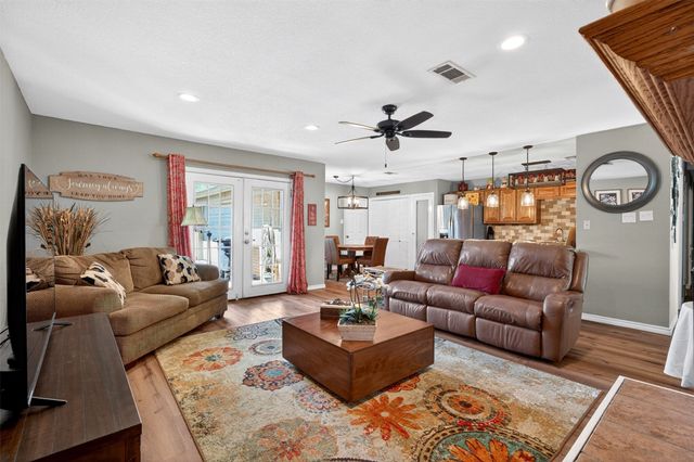 1218 Crestwood Drive, Cleburne, TX 76033