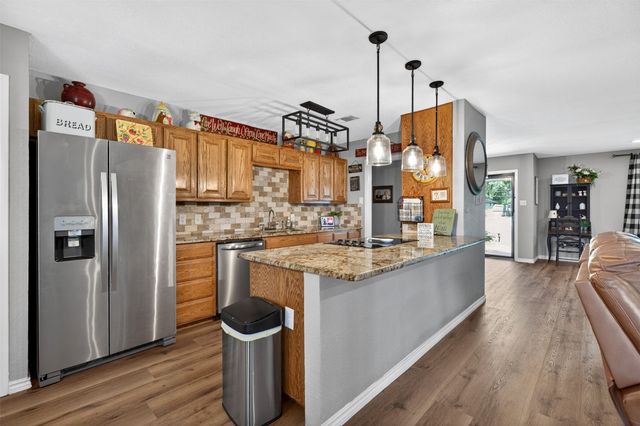 1218 Crestwood Drive, Cleburne, TX 76033