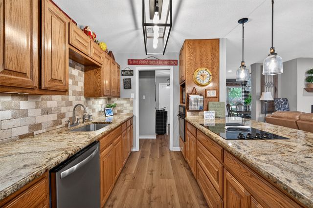 1218 Crestwood Drive, Cleburne, TX 76033