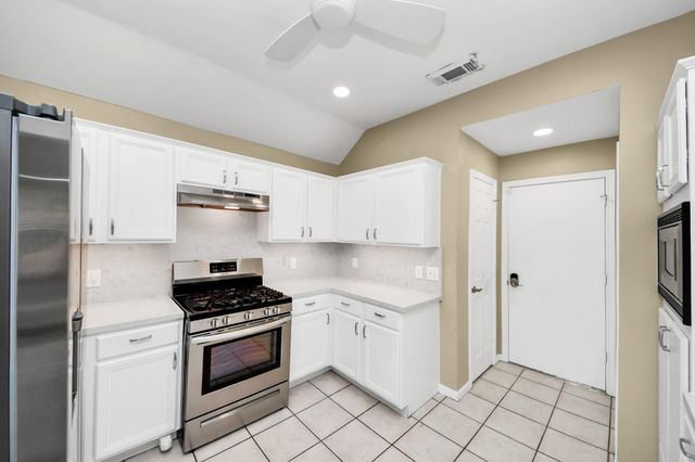 2855 Lake View Drive, Missouri City, TX 77459