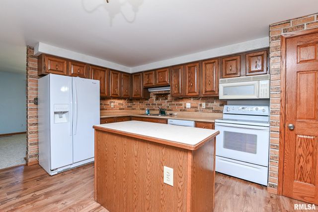 2112 GRANADA Drive, Pekin, IL 61554