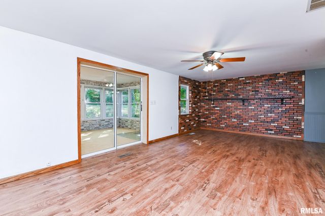 2112 GRANADA Drive, Pekin, IL 61554