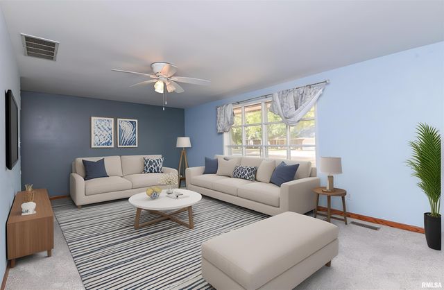 2112 GRANADA Drive, Pekin, IL 61554