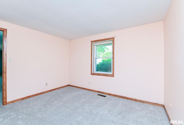 2112 GRANADA Drive, Pekin, IL 61554