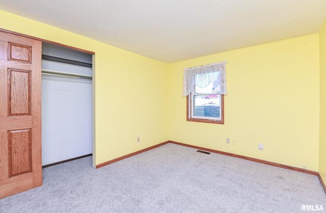 2112 GRANADA Drive, Pekin, IL 61554