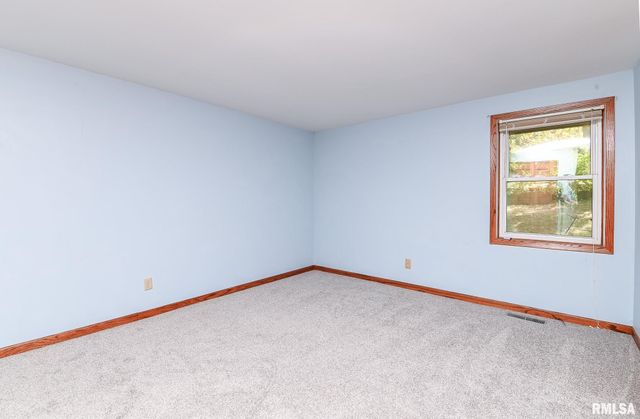 2112 GRANADA Drive, Pekin, IL 61554