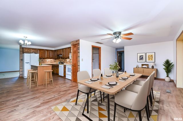 2112 GRANADA Drive, Pekin, IL 61554