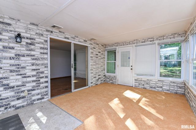 2112 GRANADA Drive, Pekin, IL 61554