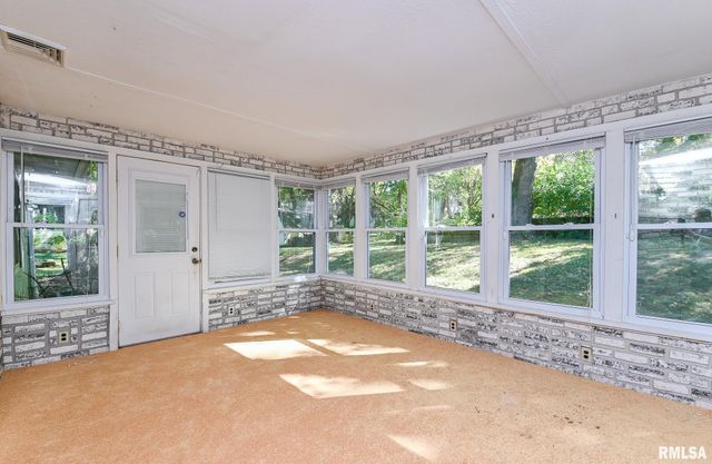 2112 GRANADA Drive, Pekin, IL 61554