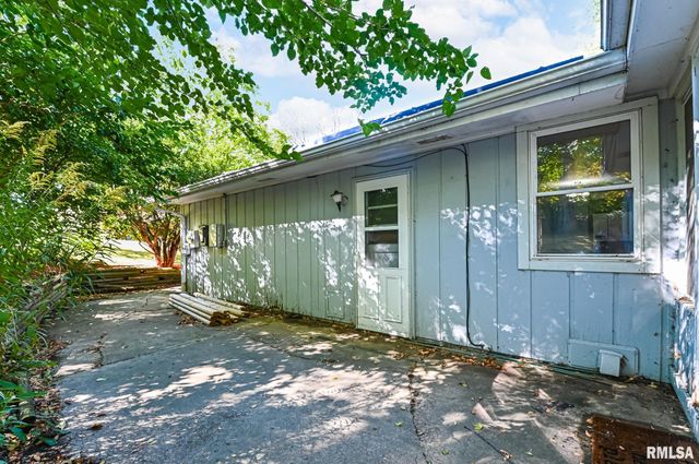 2112 GRANADA Drive, Pekin, IL 61554